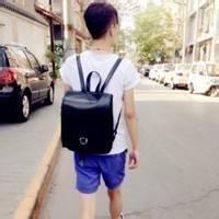 背书包的男生qq头像:单飞是一种勇气