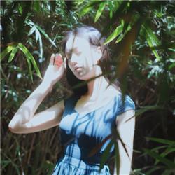 最酷的女生qq头像:牵挂是悲伤的
