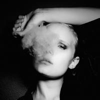 qq头像欧美范女生黑白:如果这一生我们爱不够